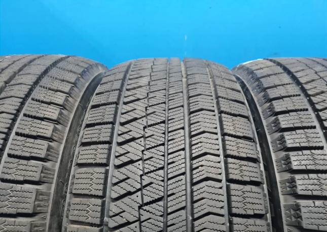 Bridgestone Blizzak VRX2 225/50 R17 95Q