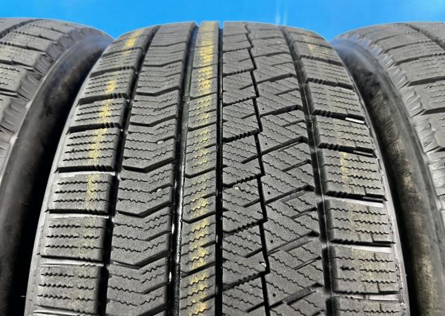 Bridgestone Blizzak VRX2 245/40 R20 95Q