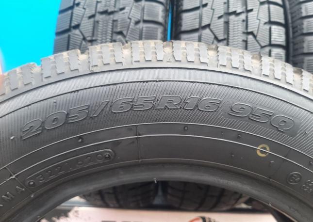 Toyo Observe Garit GIZ 205/65 R16 95R