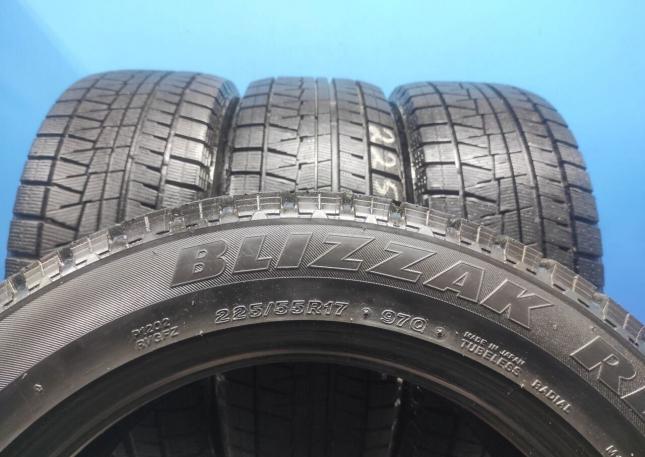 Bridgestone Blizzak Revo GZ 225/55 R17 99Q