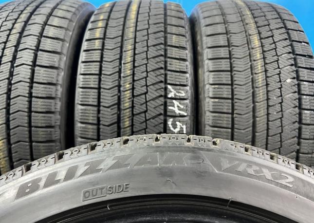 Bridgestone Blizzak VRX2 245/40 R20 95R