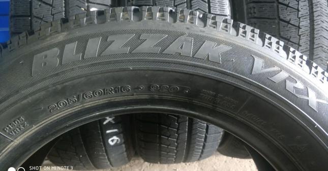 Bridgestone Blizzak VRX 205/60 R16 98Q