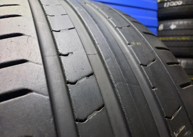 Pirelli P Zero PZ4 255/40 R21 102V