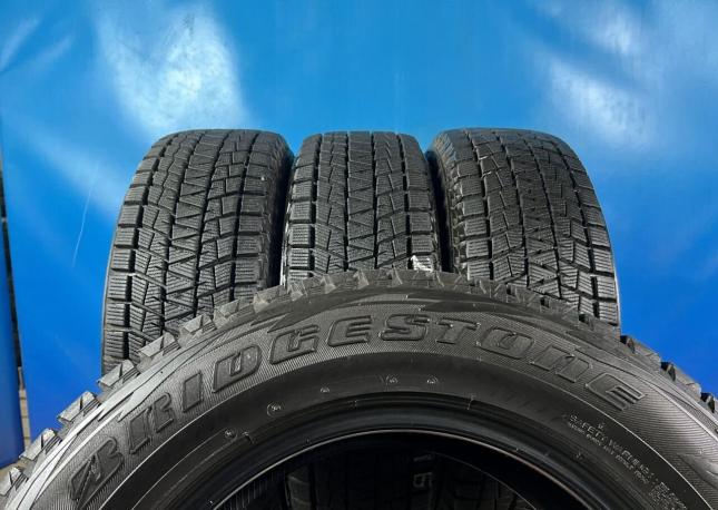 Bridgestone Blizzak DM-V1 215/65 R16 98Q