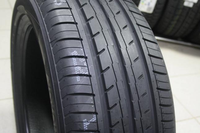 Yokohama Bluearth ES32 215/50 R17 95V