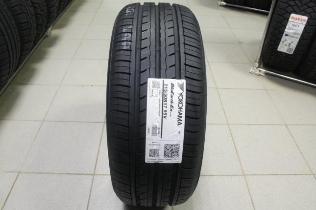 Yokohama Bluearth ES32 215/50 R17 95V