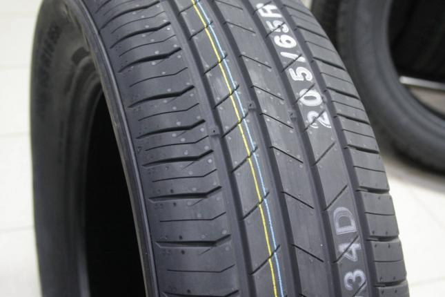 Kumho Ecsta PS71 205/65 R16 95H