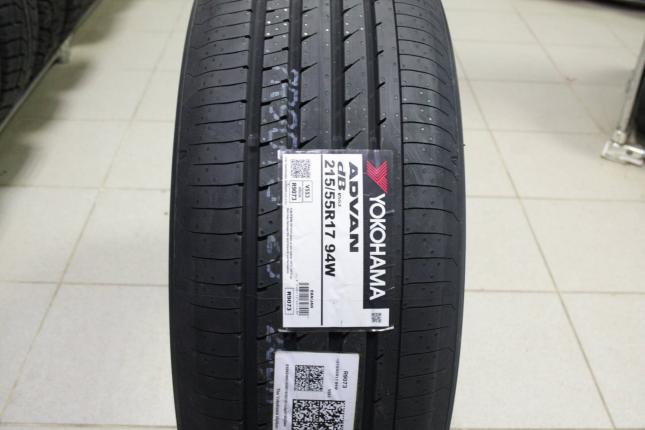 Yokohama Advan dB v553 215/55 R17 94W