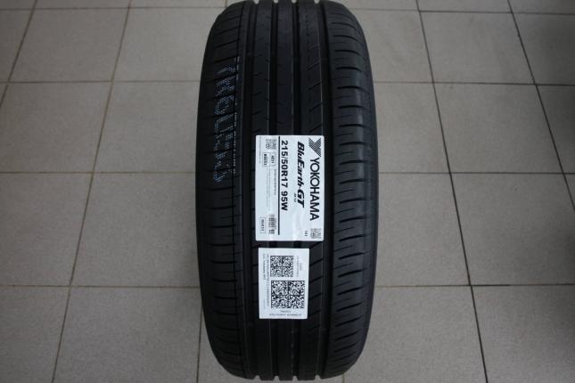 Yokohama BluEarth-GT AE-51 215/50 R17