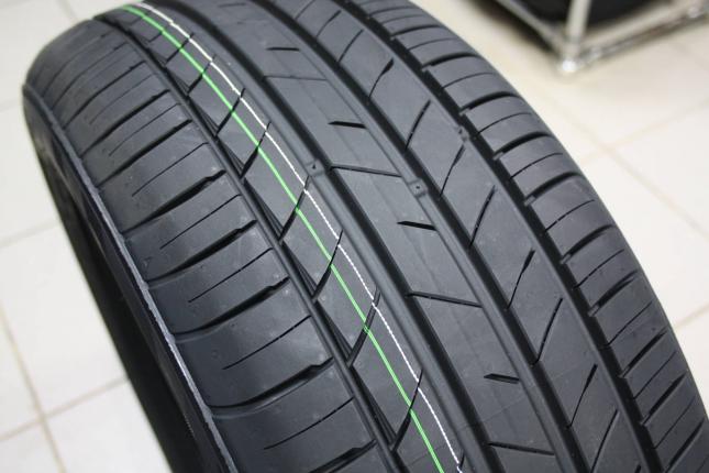 Kumho Ecsta HS52 215/50 R17 95W