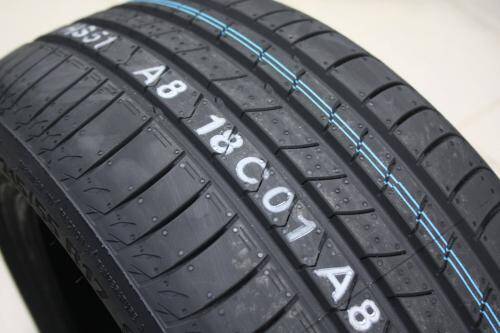 Kumho Ecsta HS51 215/55 R17 94V