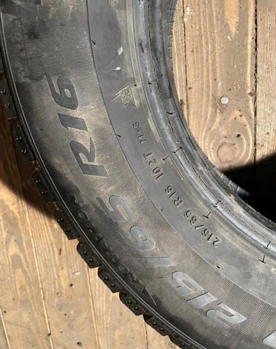 Pirelli Ice Zero 215/65 R16