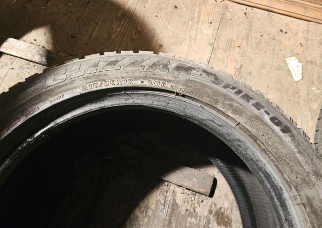 Bridgestone Blizzak Spike-01 215/55 R17