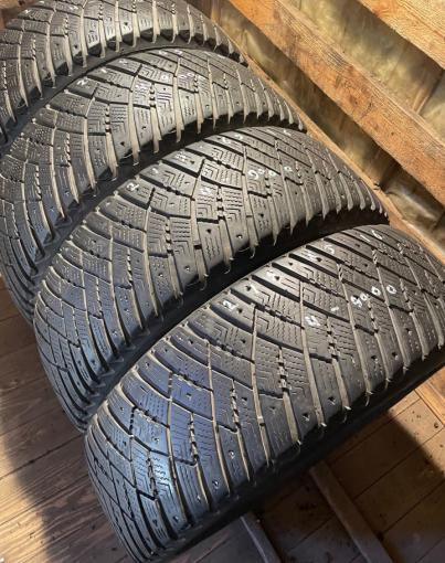 Goodyear Ultragrip Ice Arctic 215/65 R16