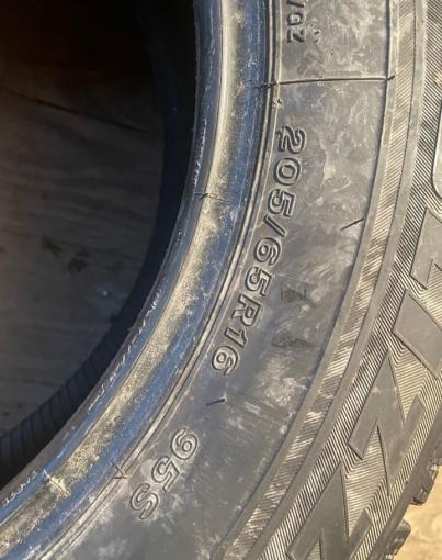 Bridgestone Blizzak Revo GZ 205/65 R16