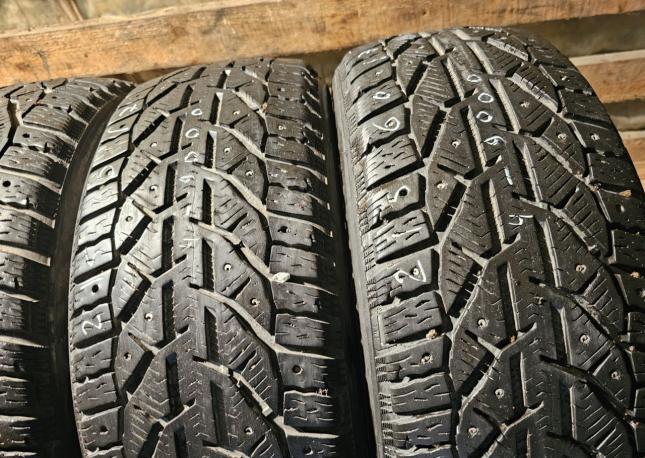 Kormoran SUV Stud 215/60 R17