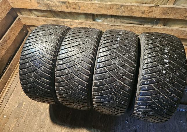 Goodyear Ultragrip Ice Arctic 215/55 R16