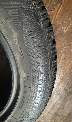 Goodyear UltraGrip 500 225/65 R17