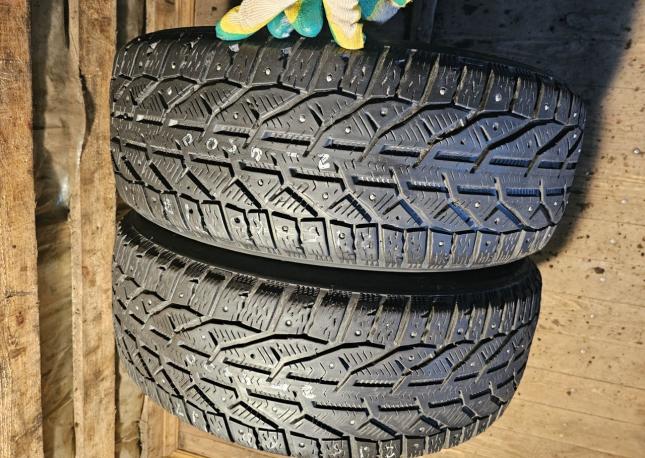 Kormoran SUV Stud 215/60 R17