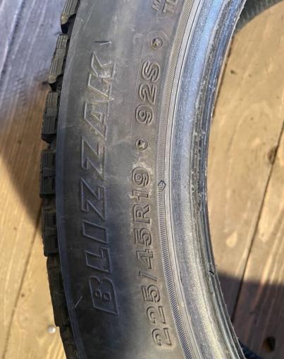 Bridgestone Blizzak VRX 225/45 R19