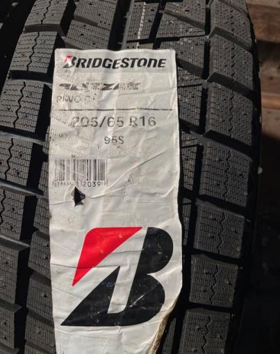 Bridgestone Blizzak Revo GZ 205/65 R16