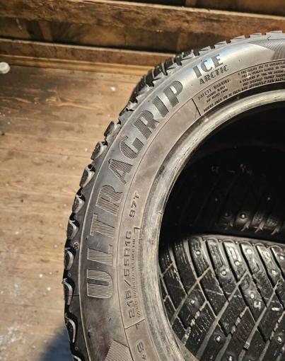 Goodyear Ultragrip Ice Arctic 215/55 R16