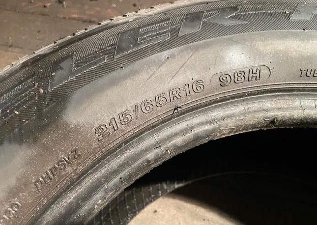 Bridgestone Dueler H/P Sport 215/65 R16