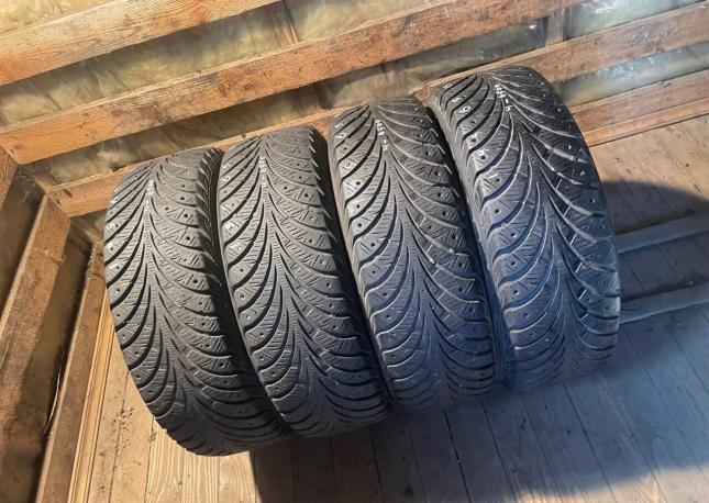 Goodyear UltraGrip Extreme 195/65 R15