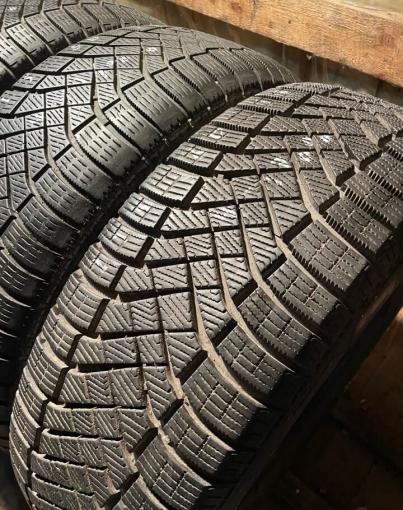 Pirelli Ice Zero FR 215/60 R17