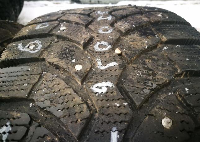 Bridgestone Blizzak Spike-01 255/60 R18