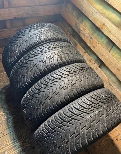 Nokian Tyres Hakkapeliitta 8 215/60 R16