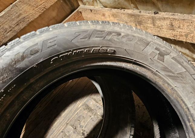 Pirelli Ice Zero FR 215/60 R17