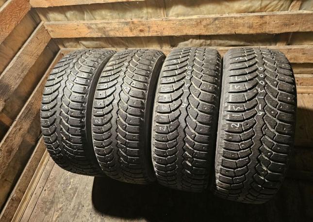 Bridgestone Blizzak Spike-01 215/55 R17