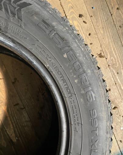 Nokian Tyres Hakkapeliitta 8 215/60 R16