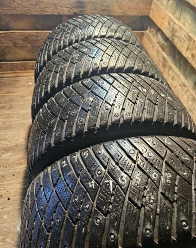 Goodyear Ultragrip Ice Arctic 215/55 R16