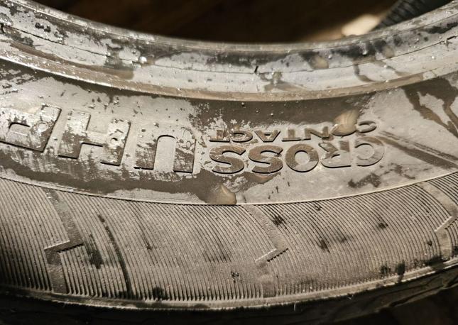 Continental CrossContact UHP 235/60 R18