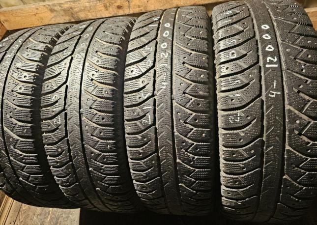 Bridgestone Ice Cruiser 7000 215/65 R16