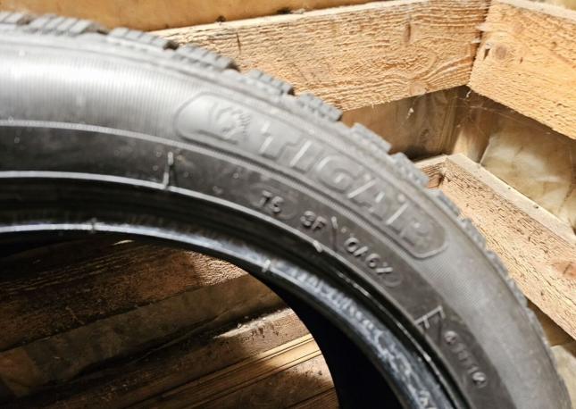Tigar Ice 215/55 R17