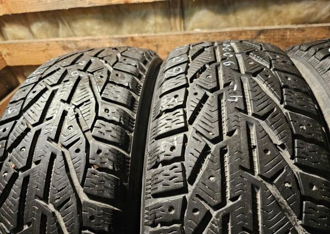 Kormoran SUV Stud 215/60 R17