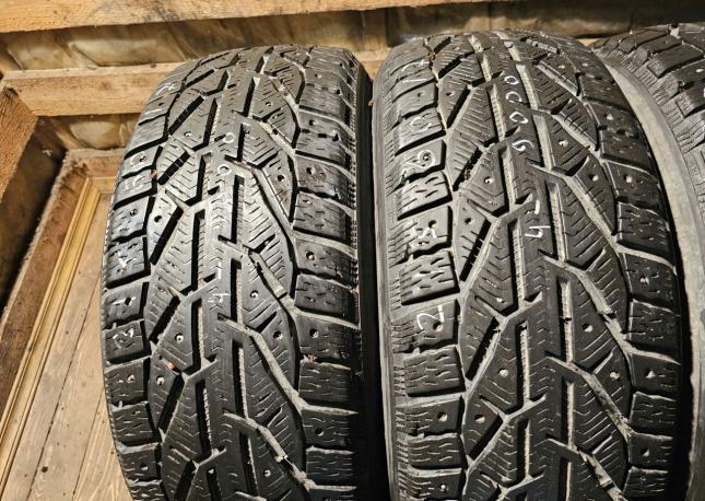 Kormoran SUV Stud 215/60 R17