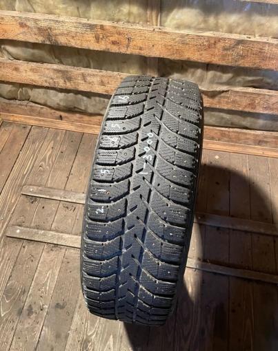 Bridgestone Ice Cruiser 5000 215/65 R16