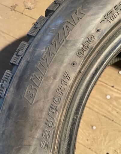 Bridgestone Blizzak VRX 235/50 R17