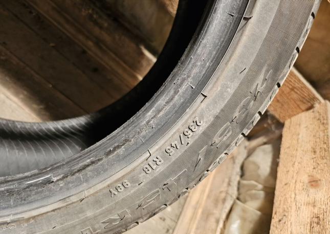 Pirelli Cinturato P7 235/45 R18 98Y