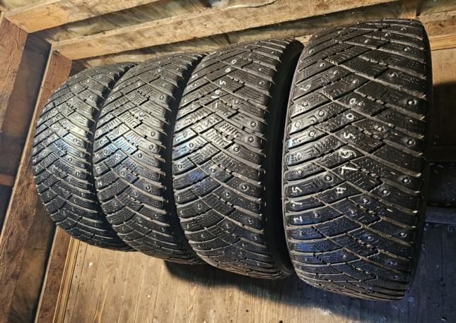 Goodyear Ultragrip Ice Arctic 215/55 R16