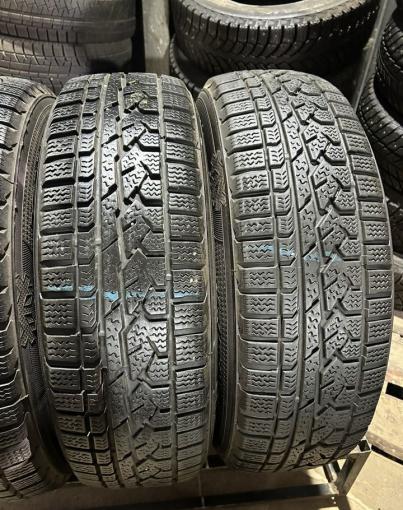 Kumho I&#39;Zen RV KC15 215/70 R16