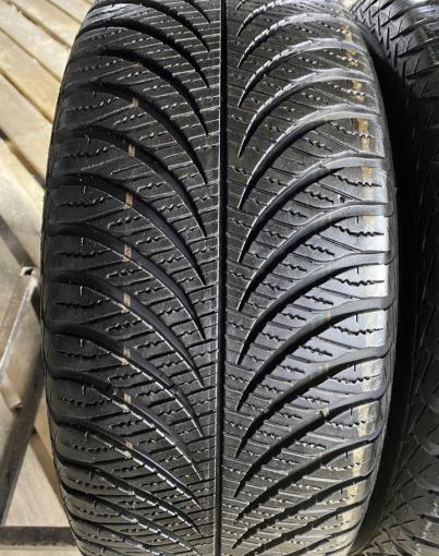 Goodyear Vector 4Seasons 215/55 R17