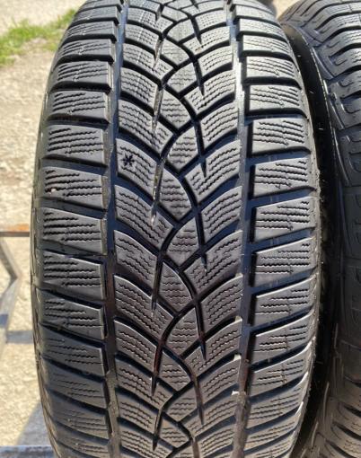 Goodyear UltraGrip Performance 215/55 R17