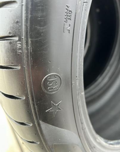 Pirelli P Zero PZ4 275/40 R21 и 315/35 R21