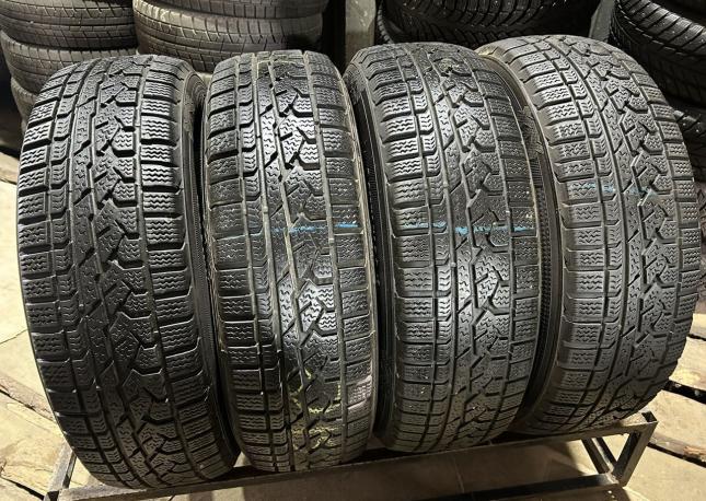 Kumho I&#39;Zen RV KC15 215/70 R16