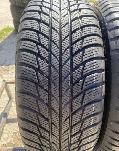 Bridgestone Blizzak LM-001 215/55 R17